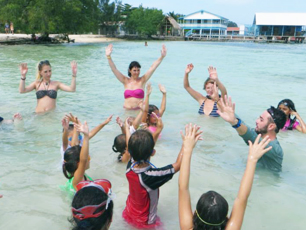 swimming-classes-for-local-children-honduras