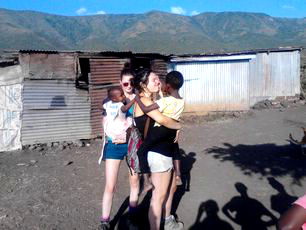 One-to-one-attention-and-informal-teaching-outside-of-the-Masai-school