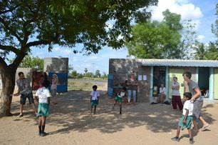 volunteers-play-games-and-spend-time-relaxing-with-children-during-breaktime-india